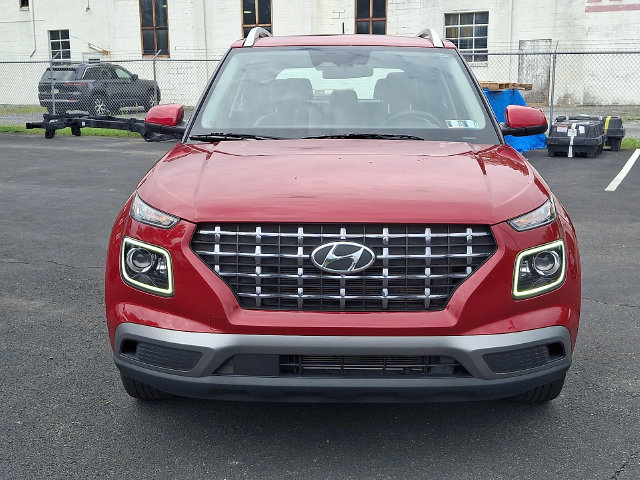 Used 2023 Hyundai Venue Limited FWD image 3