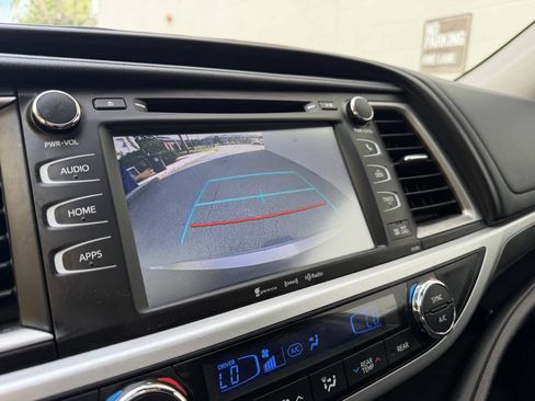 Used 2019 Toyota Highlander SE AWD/4WD image 32