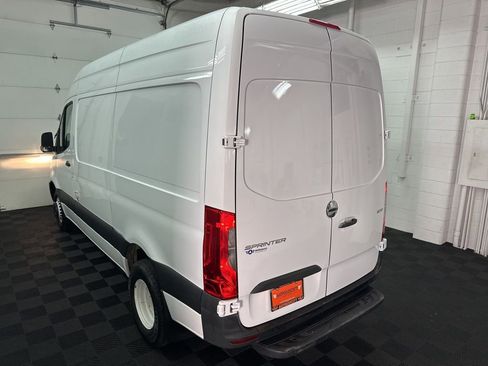 Used 2019 Freightliner Sprinter 144 RWD image 7