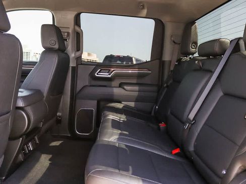 Used 2025 GMC Sierra 1500 SLT RWD image 18