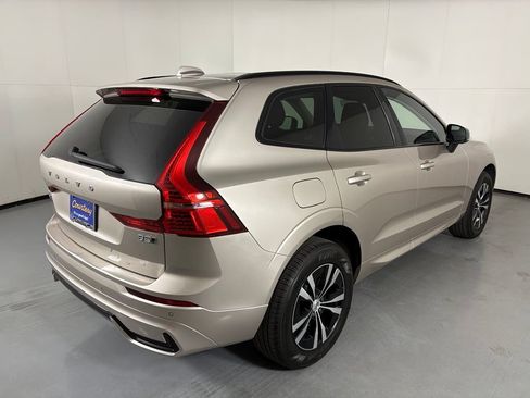 Used 2025 Volvo XC60 B5 Core AWD/4WD image 8