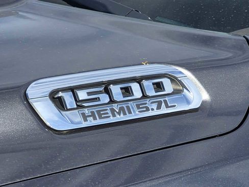 Used 2019 RAM 1500 Laramie AWD/4WD image 15