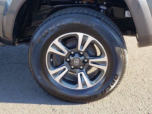 Certified 2018 Toyota Tacoma TRD Sport AWD/4WD image 7