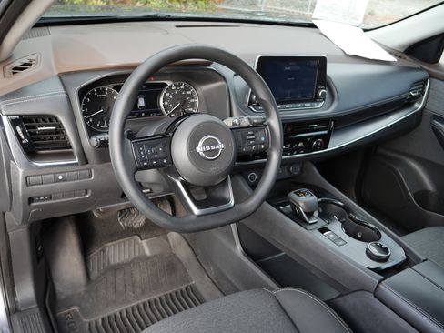 Certified 2022 Nissan Rogue SV image 4