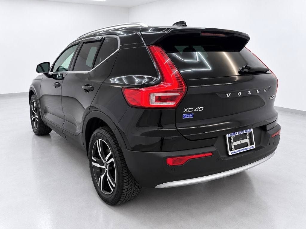 Used 2023 Volvo XC40 B5 Plus AWD/4WD image 5