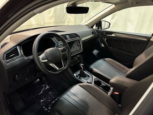 Used 2022 Volkswagen Tiguan SE image 16
