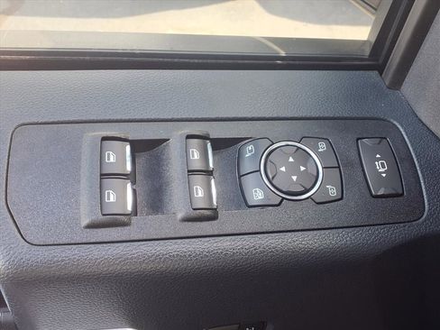 Used 2022 Ford F250 Lariat w/ Black Appearance Package image 14