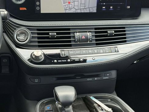 Used 2021 Lexus LS 500 AWD w/ Accessory Package (Z1) image 16