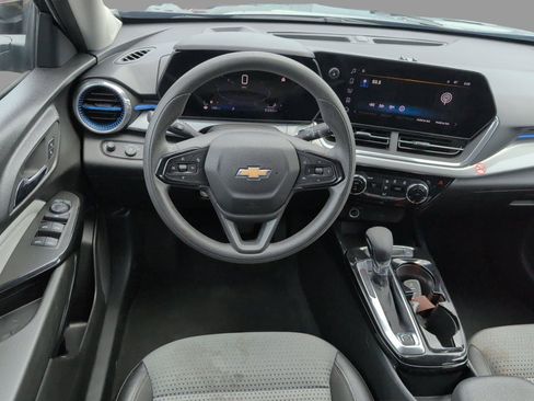 Used 2024 Chevrolet Trax LT FWD image 30