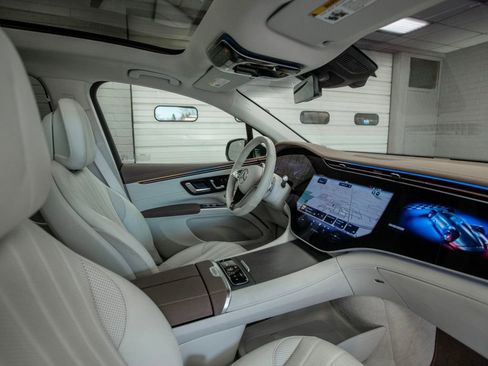 Used 2023 Mercedes-Benz EQS 580 4MATIC SUV image 13