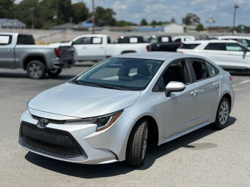 Used 2020 Toyota Corolla LE FWD image 4