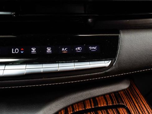 Used 2021 Cadillac Escalade Luxury RWD image 29
