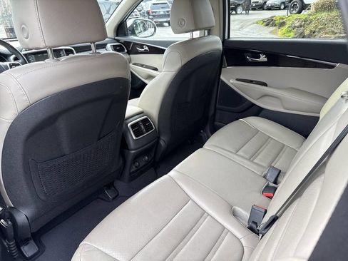 Used 2019 Kia Sorento EX image 27