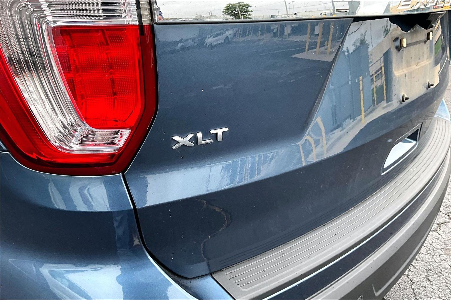Used 2019 Ford Explorer XLT w/ Equipment Group 202A FWD image 7
