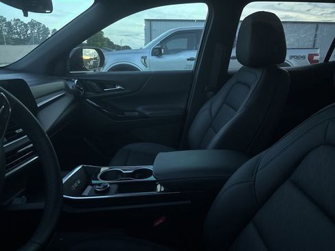 Used 2026 Chevrolet Equinox LT w/ Convenience Package II FWD image 19