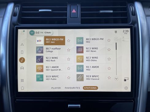 Used 2024 Land Rover Discovery Dynamic SE image 29