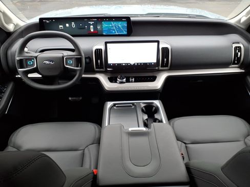 New 2026 Ford Expedition Active image 10