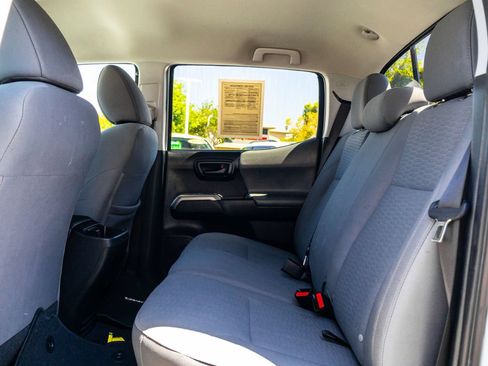 Used 2017 Toyota Tacoma SR5 w/ Tow Package RWD image 19