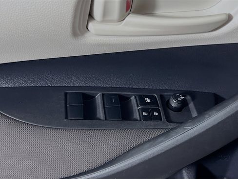 Used 2025 Toyota Corolla LE FWD image 17