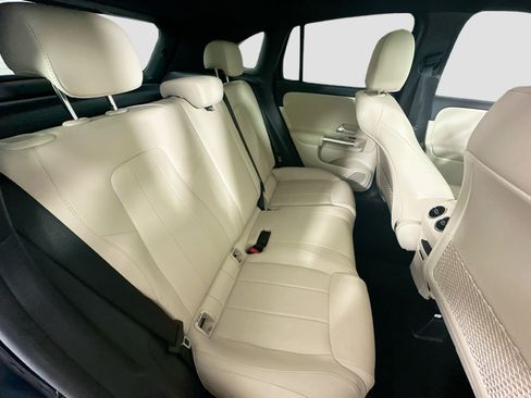 Certified 2023 Mercedes-Benz GLA 250 4MATIC image 33