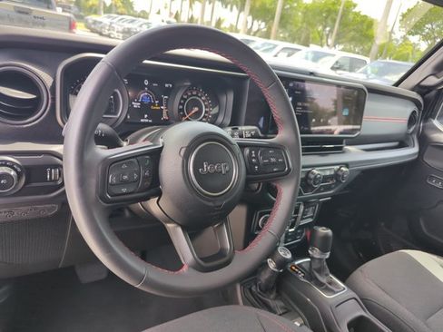 Used 2024 Jeep Wrangler Unlimited Rubicon AWD/4WD image 29