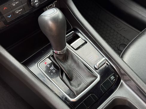 Used 2023 Jeep Compass Latitude w/ Convenience Group image 23