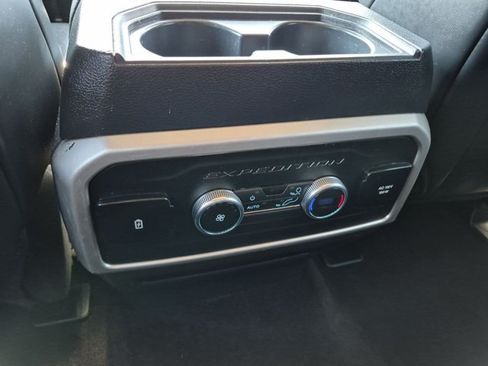 Used 2022 Ford Expedition Max XLT AWD/4WD image 17