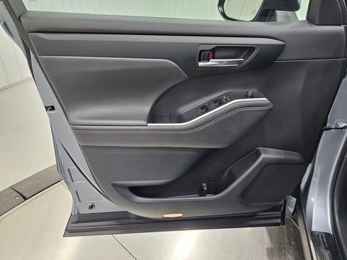 Used 2023 Toyota Highlander XLE image 28