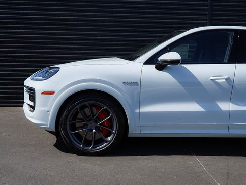 New 2025 Porsche Cayenne Turbo image 13
