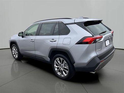 Used 2019 Toyota RAV4 Limited w/ Cold Weather Package FWD image 3