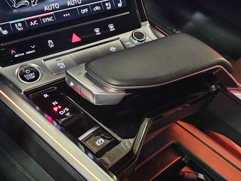 Used 2023 Audi e-tron Prestige w/ Prestige Package AWD/4WD image 28