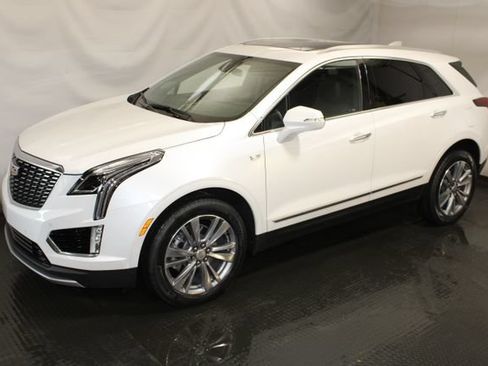 Certified 2024 Cadillac XT5 Premium Luxury AWD/4WD image 2