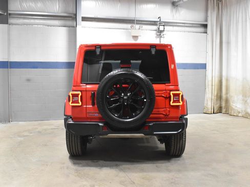 Used 2025 Jeep Wrangler Sahara image 25
