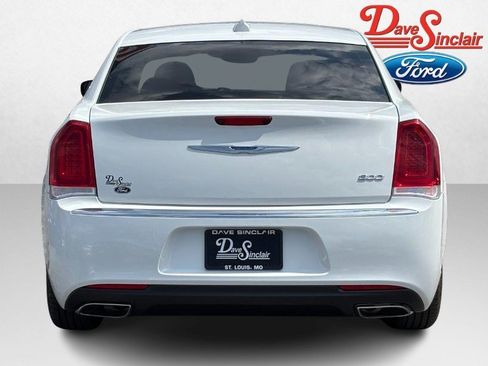 Used 2023 Chrysler 300 Touring RWD image 8
