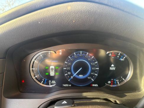 Used 2020 Cadillac Escalade Luxury image 14