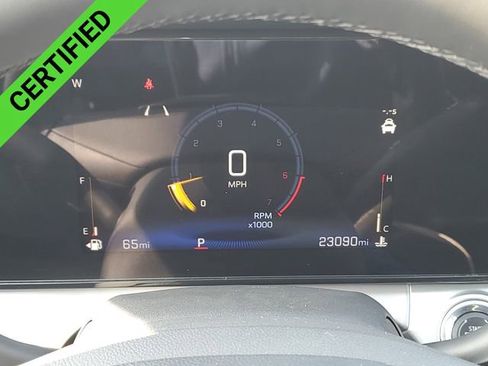 Used 2025 Chevrolet Trax LT w/ LT Convenience Package image 12