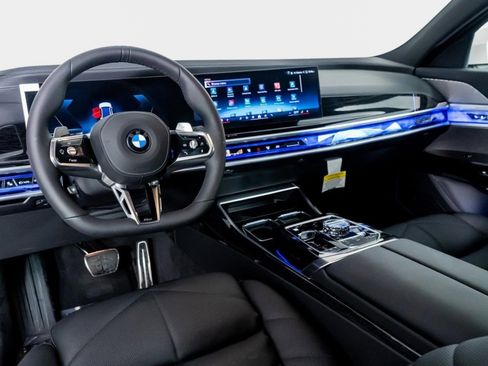 Used 2025 BMW 740i w/ Premium Package RWD image 2