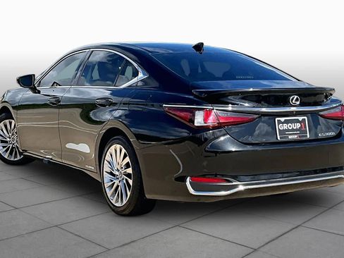 Used 2021 Lexus ES 300h Ultra Luxury w/ Accessory Package 2 FWD image 12