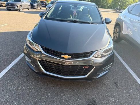 Used 2018 Chevrolet Cruze LT w/ Convenience Package FWD image 2