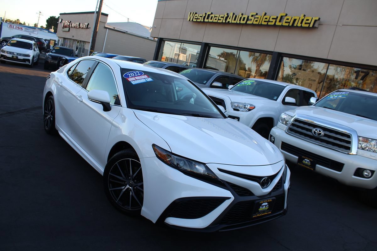 Used 2022 Toyota Camry SE w/ Carpet Mat Package (TMS) FWD image 35