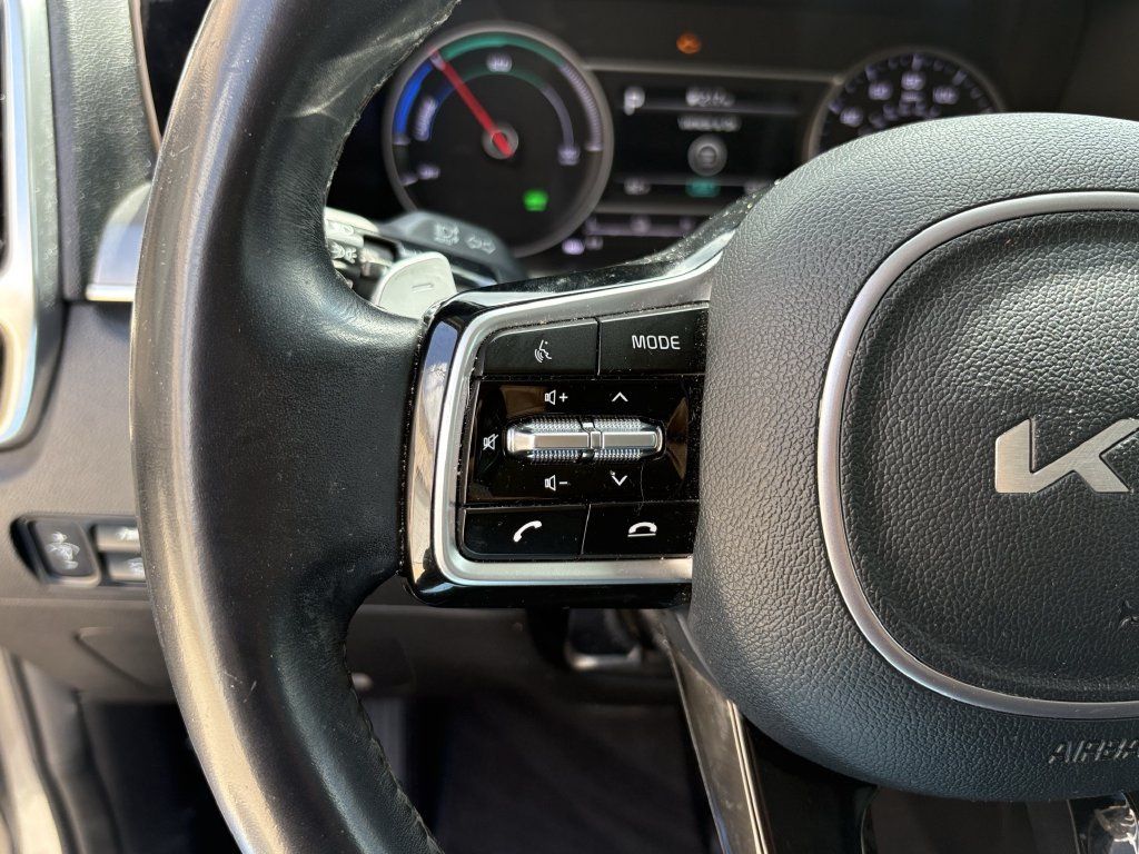 Used 2022 Kia Sorento SX w/ Panoramic Sunroof Package AWD/4WD image 16
