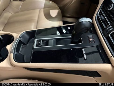 Used 2022 Porsche Macan AWD/4WD image 31