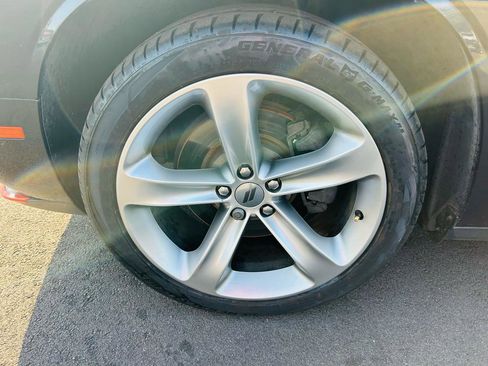 Used 2017 Dodge Challenger R/T RWD image 9