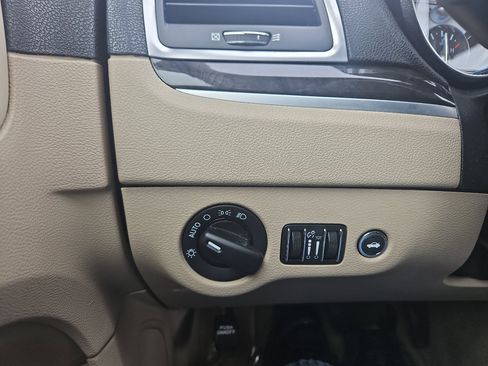 Used 2013 Chrysler 300 RWD image 23