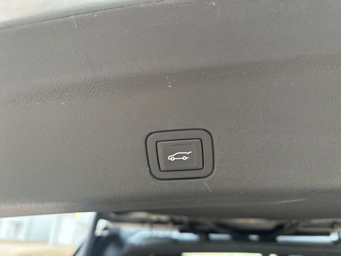 Used 2024 Chevrolet Suburban Z71 w/ Luxury Package image 37