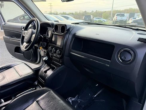 Used 2012 Jeep Patriot Limited w/ Sun/Sound Group AWD/4WD image 13
