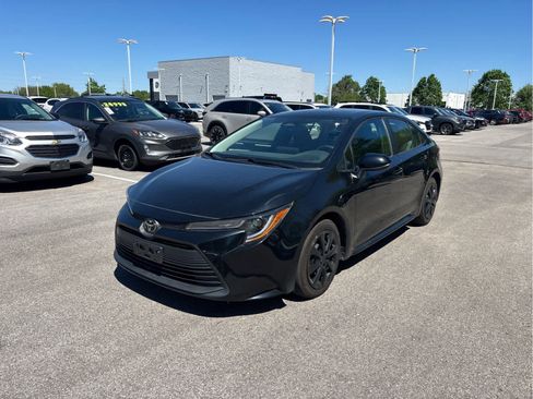 Used 2024 Toyota Corolla LE FWD image 2
