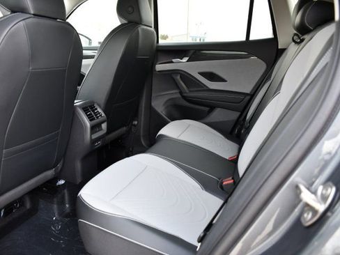 New 2026 Volkswagen Tiguan SE AWD/4WD image 15