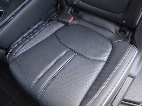 Used 2023 Honda Pilot Elite image 32