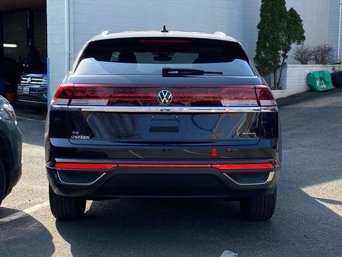 Certified 2025 Volkswagen Atlas Cross Sport SE image 4